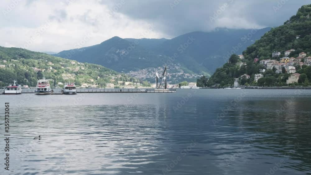 Panorama del lago di Como dal lungolago di Como.