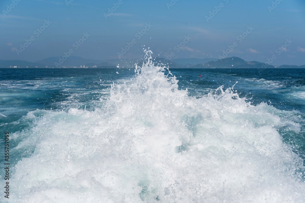 Obraz premium Ferry to Koh Phi Phi Island in Thailand