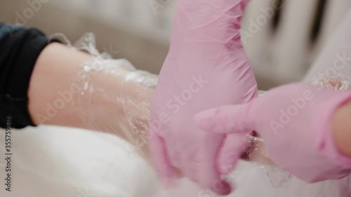 Wallpaper Mural Pedicure master wraps a girl s legs with foil. Torontodigital.ca