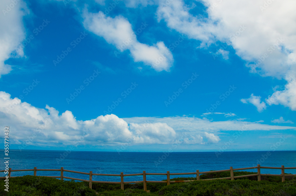 沖縄、宮古島の東平安名崎の海