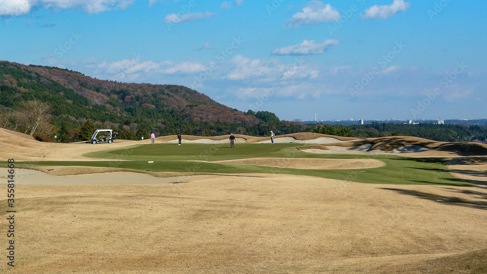 ゴルフにはちょうど良い季節、広々した場所でゆったりゴルフ、ノビノビします。