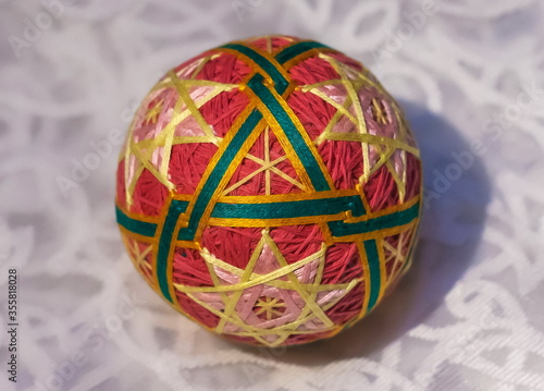 Tableau sur toile Japanese balloon happiness is a decorative ball of yarn