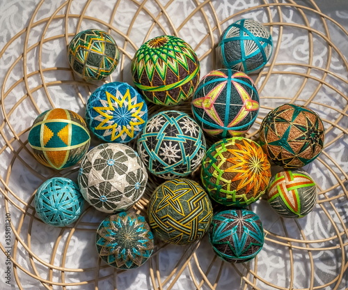 Εκτύπωση καμβά Japanese ball of happiness