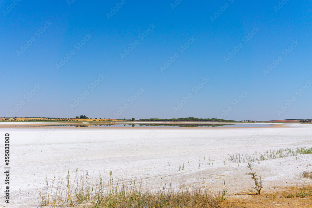 Lagunas secas mostrando la salitre