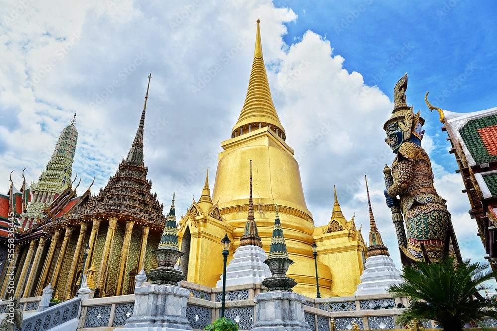 Fototapeta premium wat phra kaew bangkok thailand