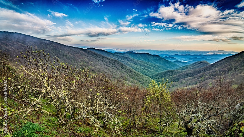 Obraz premium blue ridge mountains near mount mitchell and cragy gardens
