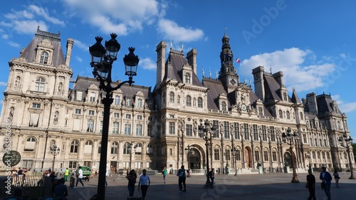 Hôtel de ville / mairie de Paris et son parvis (France)