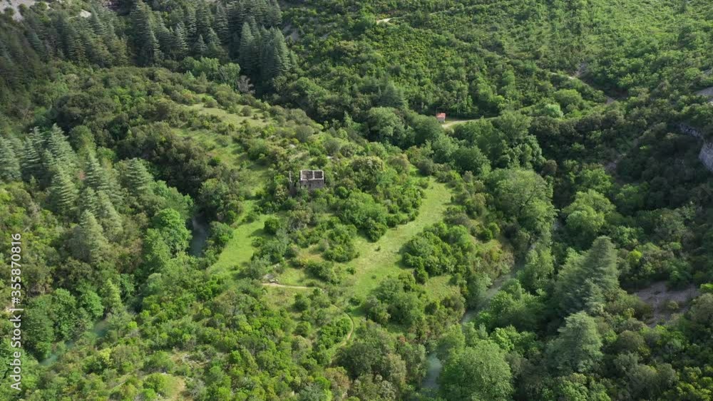 Vue aérienne par drone du Cirque de Navacelles, France Vue aérienne par drone du Cirque de Navacelles, France