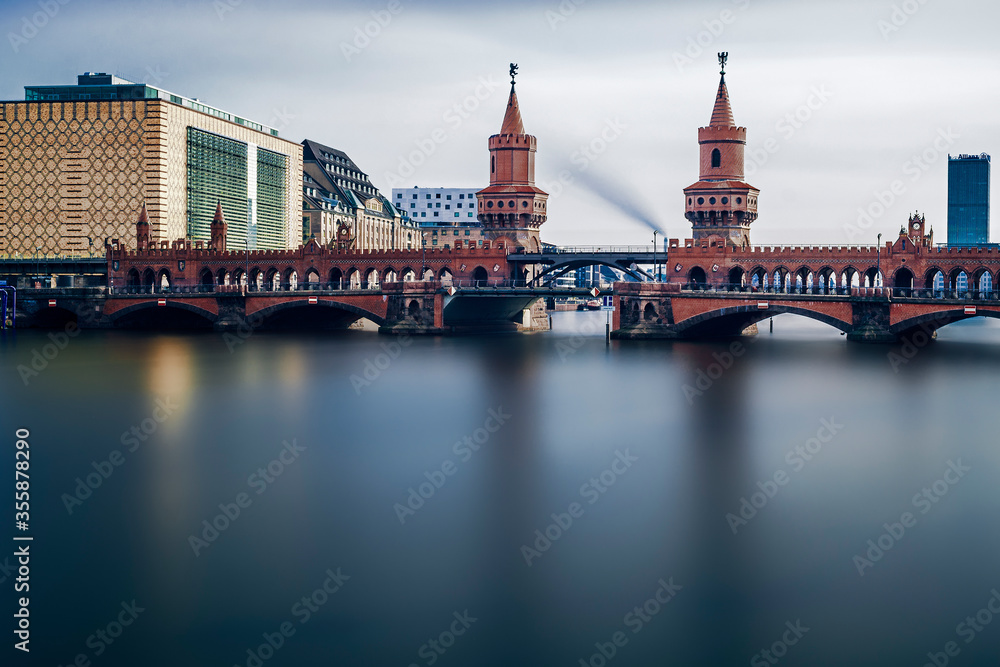 Fototapeta premium Oberbaum double deck bridge in Berlin, historical landmark between the east and west parts of the city, 