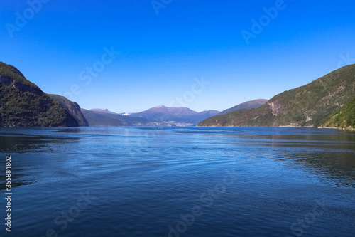 Paysage de grand fjord en Norv  ge