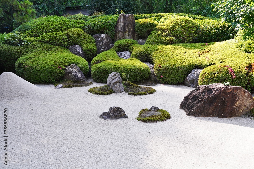 Obraz premium Stone Japanese garden at Meigetsuin Temple in Kamakura Japan.