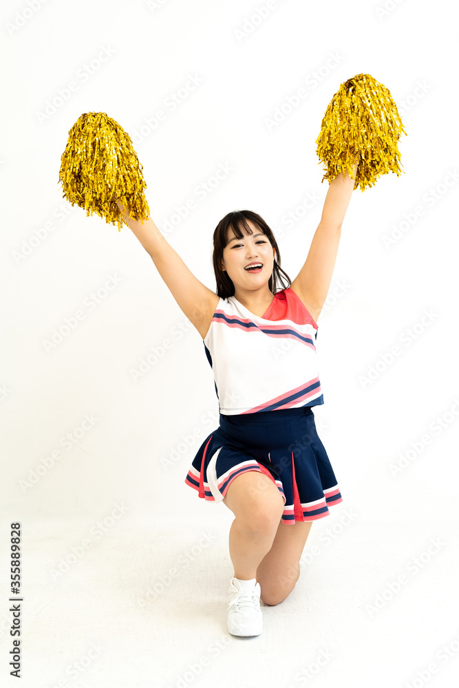 チアリーダーの若い女性 チアリーダーの若い女性