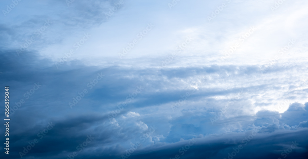 Obraz premium Evening sky in the rainy season