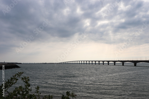 Nouvelle-Aquitaine - Charente-Maritime - Pont de l ile de R   par temps gris