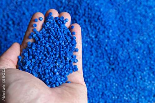 Blue plastic grain, plastic polymer granules,hand hold Polymer pellets, Raw materials for making water pipes, Plastics from petrochemicals and compound extrusion, resin from plant polyethylene.