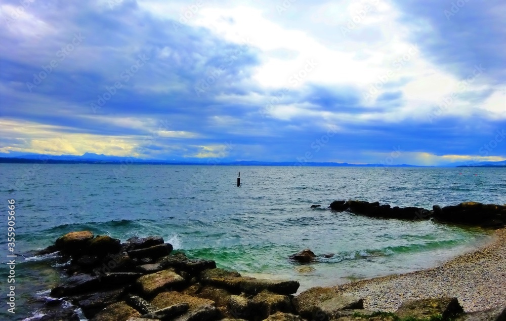Vue paysage sur lac. Vue paysage sur lac.