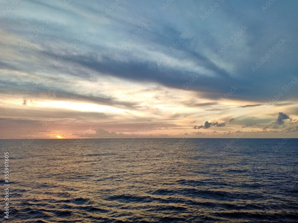 Naklejka premium Beautiful sunset