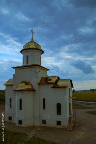 Iglesia Ortodoxa, Biserica Nașterea Maicii Domnului (Iglesia el Nacimiento de la Madre del Señor) carretera E60.  Cap Roșu, Distrito de Prahova en Rumanía.
