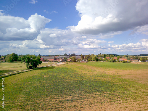  paysage de champs au printemps en france