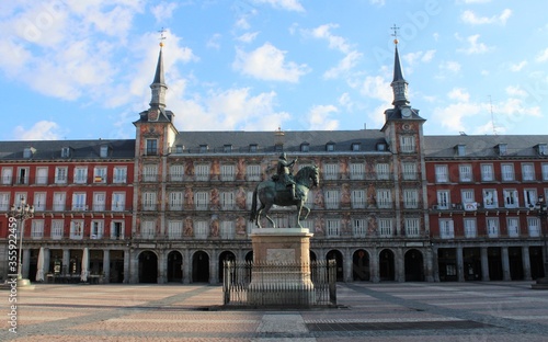 Plaza Mayor de Madrid vacía durante la cuarentena a causa del COVID-19