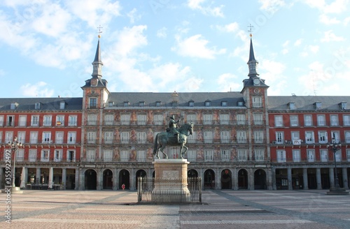 Plaza Mayor de Madrid vacía durante la cuarentena a causa del COVID-19