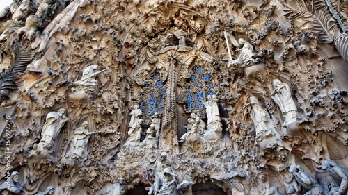 Photos Sagrada de Familia temple. Gaudi Project. Close up!
