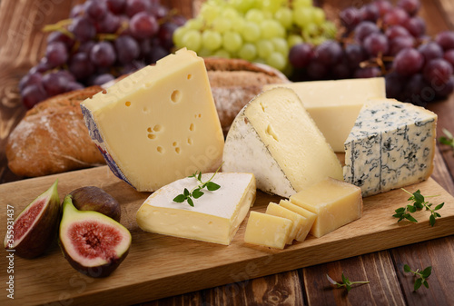 Käseplatte mit verschiedenem Käse