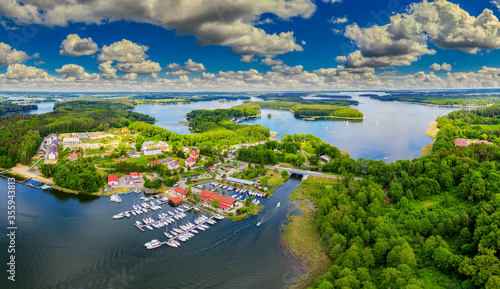 Fototapeta Naklejka Na Ścianę i Meble -  Mazury-kraina tysiąca jezior w północno-wschodniej Polsce