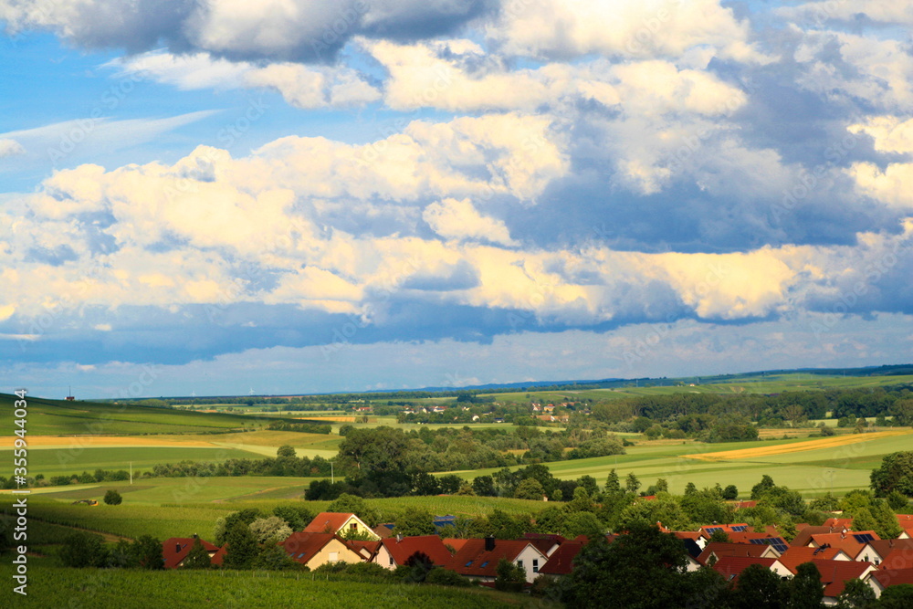 Die sehr schöne Aussicht über das Dorf Udenheim Die sehr schöne Aussicht über das Dorf Udenheim