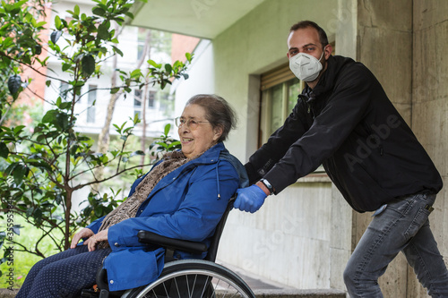 Photography accompaniment service for siabled people