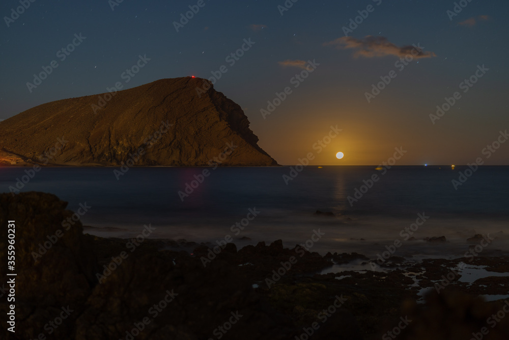 Montaña Roja by night with moonrise