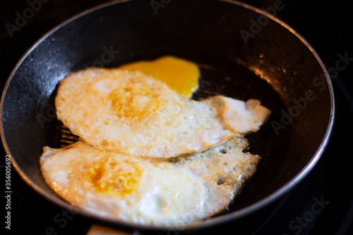 fry eggs in low lights 