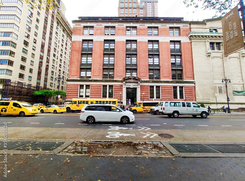 Naklejka premium New York / Central Park / Manhattan / Autumn / Sun / Sunset / Street / eua / travel / happy / Building / skyline / people / lights