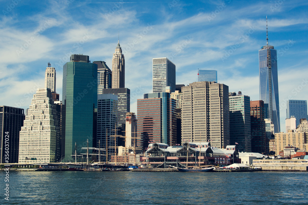 Naklejka premium New York Skyline Across The Hudson River, New York