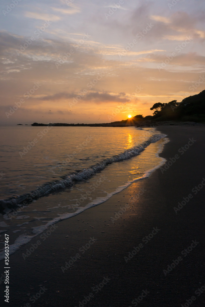 夕陽の沈む海岸