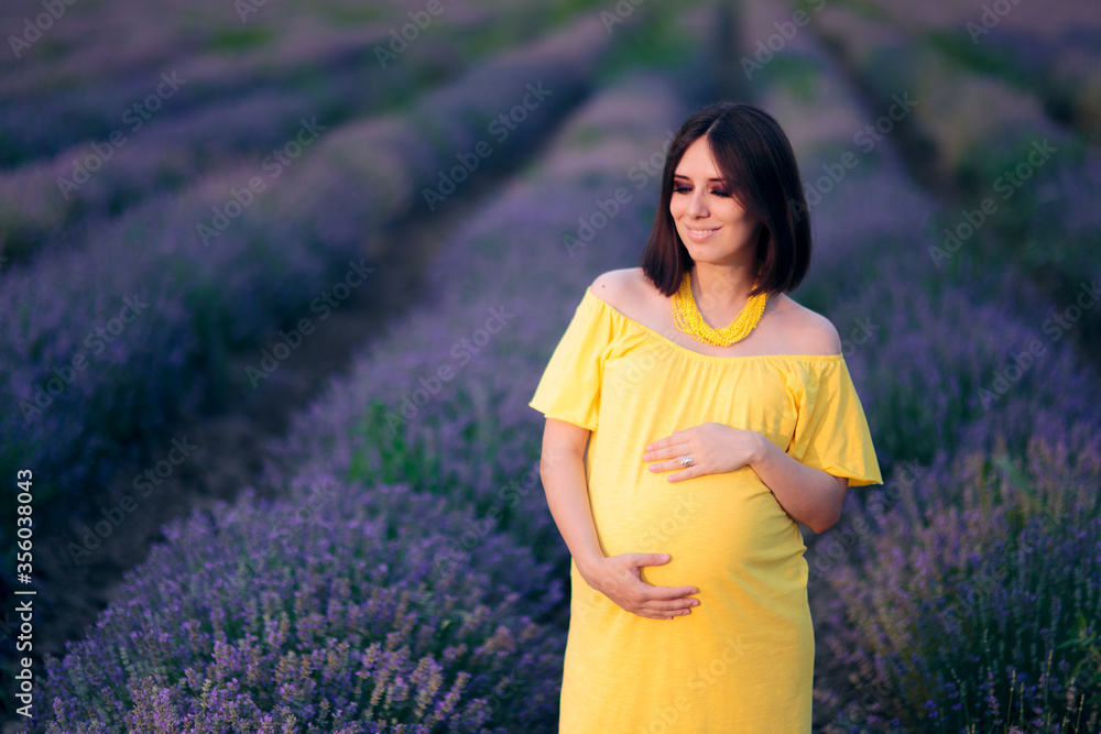 Φωτογραφία Pregnant Woman in Lavender Field Fashion Portrait