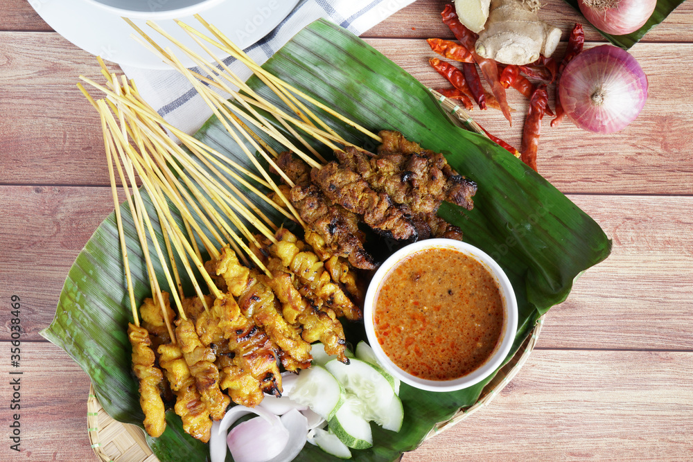 Φωτογραφία Satay is a popular Malaysia / Indonesia dish of seasoned, skewered and grilled chicken and meat, served with peanut sauce