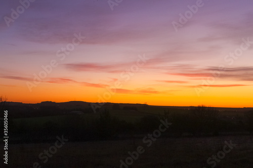 イギリス、イングランド郊外の夕焼け空 © officek