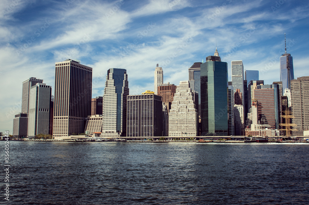 Naklejka premium New York Skyline Across The Hudson River, New York