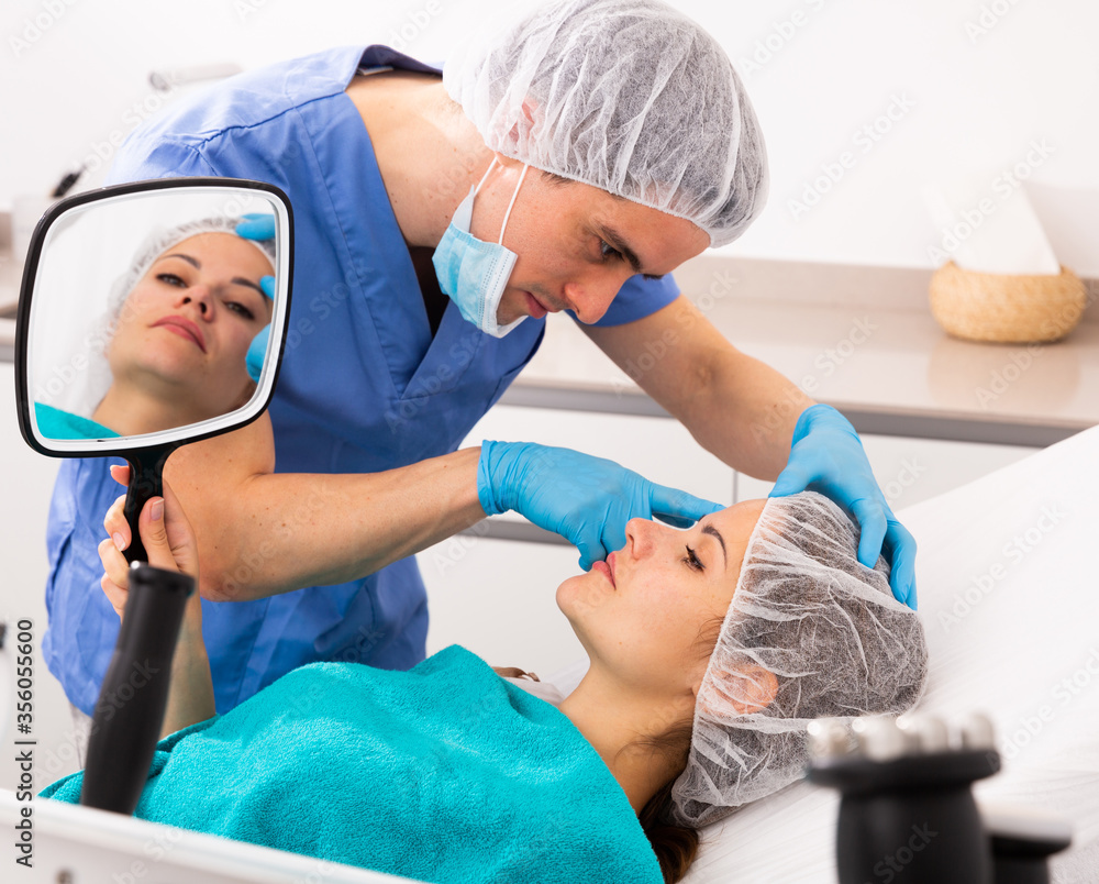Φωτογραφία Woman and man cosmetologist examining results of face treatment