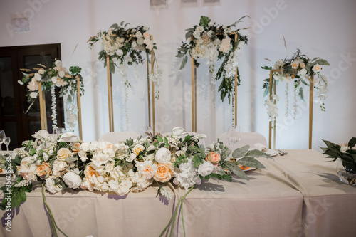 wedding table decor in a flower restaurant