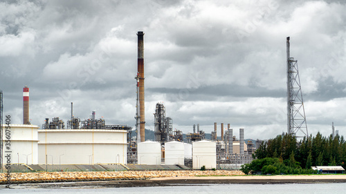 Industry area. The refined oil factory and Preto chemical industrial.