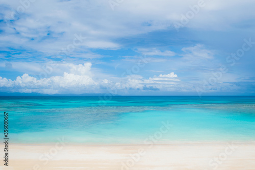 沖縄・波照間島のニシ浜 透明な海の綺麗なビーチ