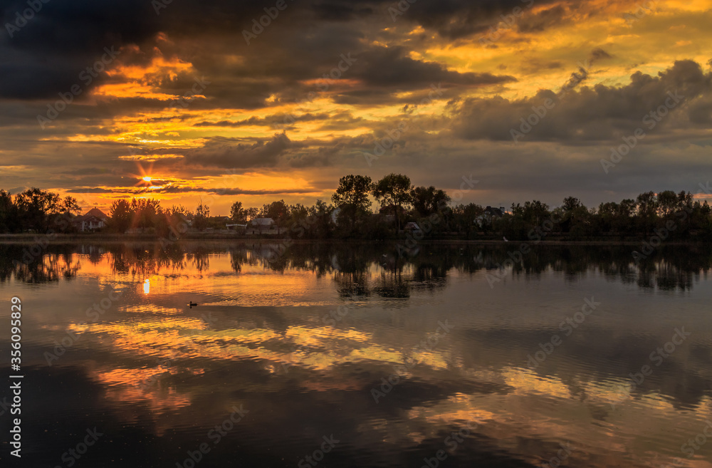Obraz premium Sunset in Ukraine. Kiev region. 31. 05. 2020