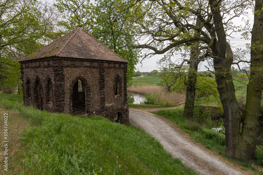 rauhes Wallwachhaus bei Vockerode - Sachsen Anhalt rauhes Wallwachhaus bei Vockerode - Sachsen Anhalt