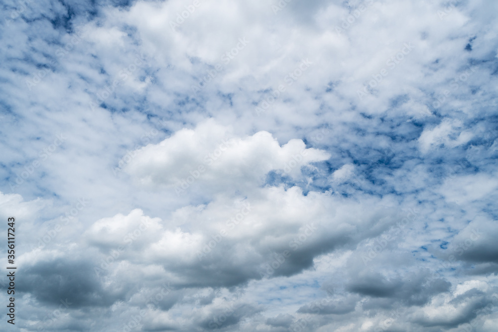 Quellwolken am blauen Himmel Quellwolken am blauen Himmel