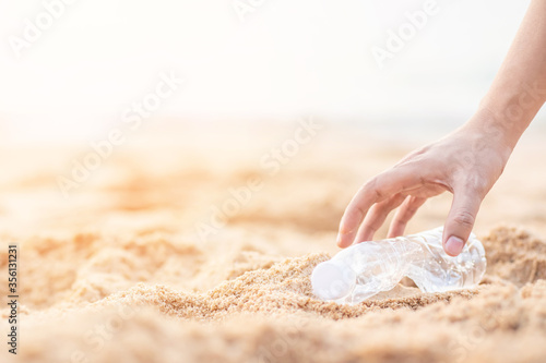 Bild auf Leinwand young man hand holding garbage collection