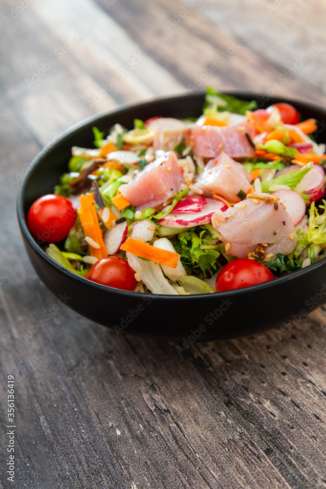 salad crude in melance of beans, kitchen of smoked tuna and sauce wasabi and cincemere salad crude in melance of beans, kitchen of smoked tuna and sauce wasabi and cincemere