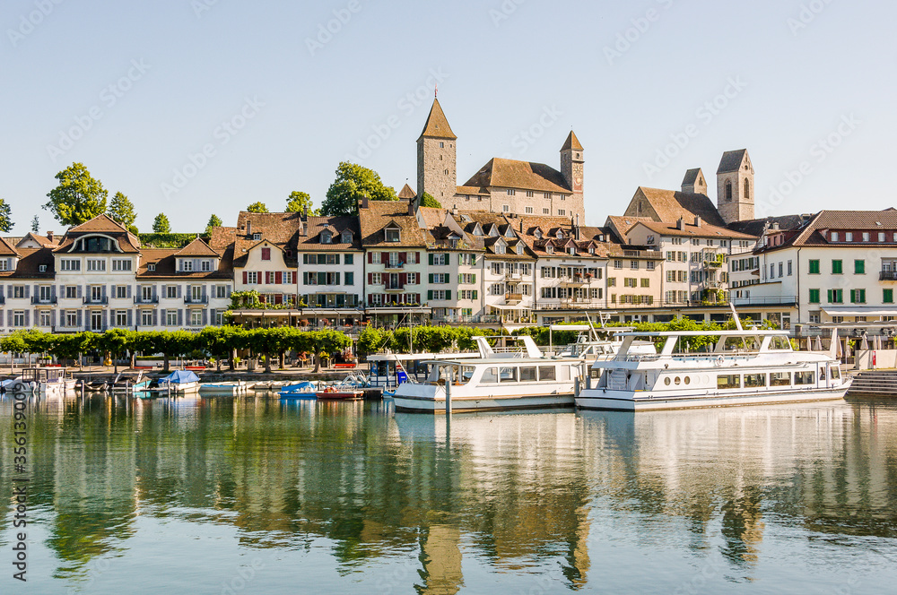 Rapperswil, Zürichsee, Schloss, Seeufer, Hafen, Altstadt, Altstadthäuser, Schlossberg, St. Johann, Kirche, Fischmarktplatz, Seerundfahrt, Rapperswil-Jona, Seedamm, Holzbrücke,  Somer, Schweiz