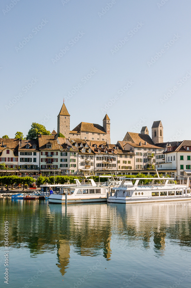 Rapperswil, Zürichsee, Schloss, Seeufer, Hafen, Altstadt, Altstadthäuser, Schlossberg, St. Johann, Kirche, Stadt, Seerundfahrt, Rapperswil-Jona, Seedamm, Holzbrücke,  Somer, Schweiz